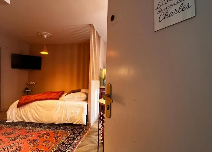 La Voisine Apartment *